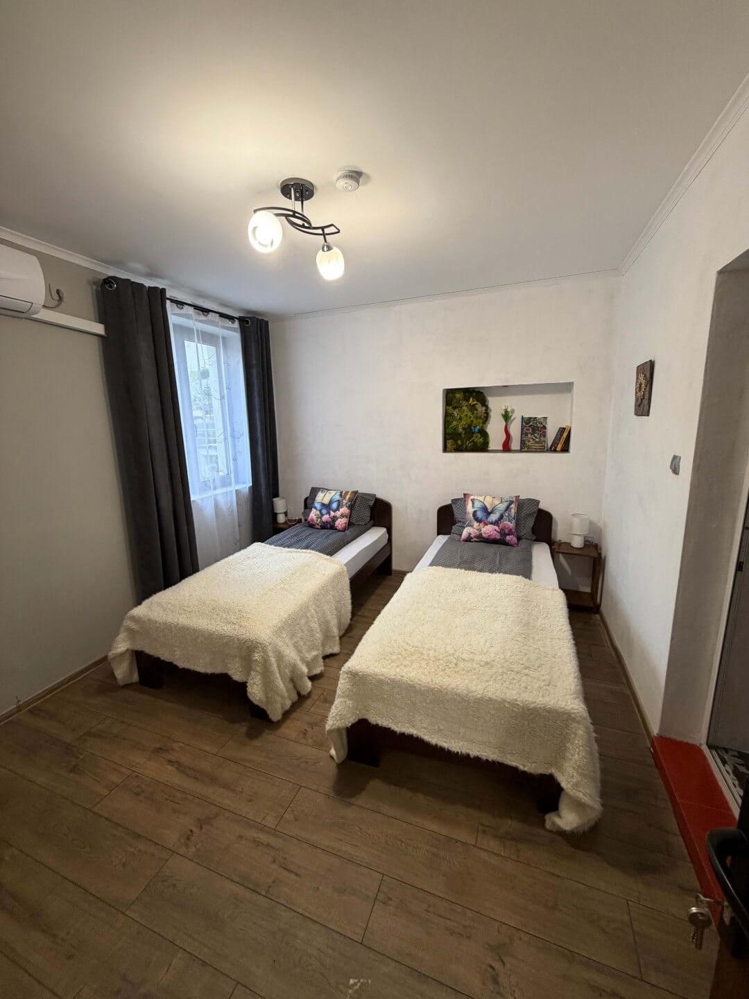 Двете легла